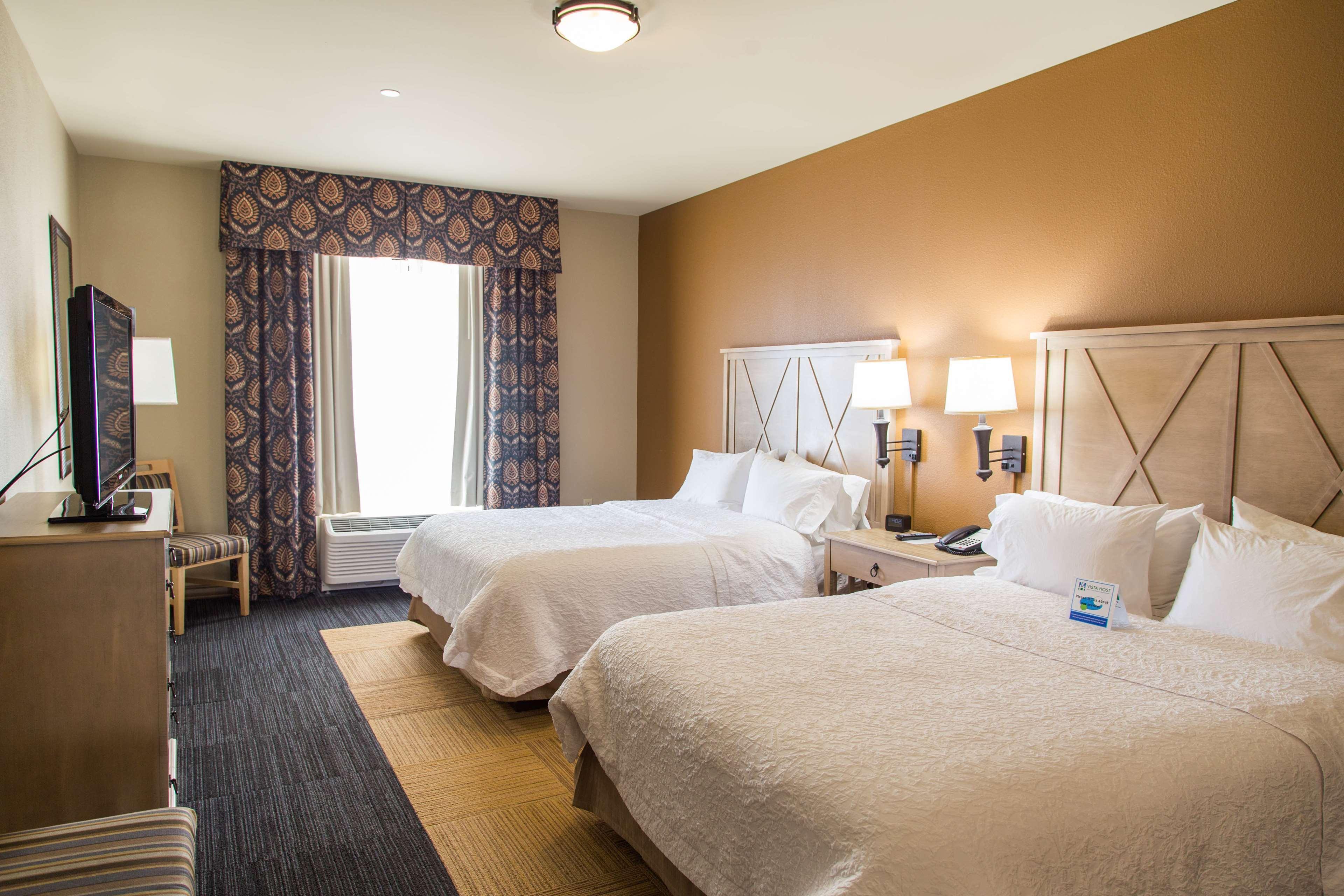 Hampton Inn & Suites Dodge City Boot Hill Casino Екстериор снимка